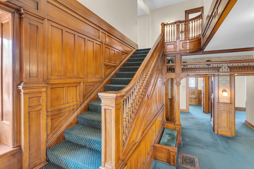 More Photos Of 601 S Jackson St, Jackson Office For Sale