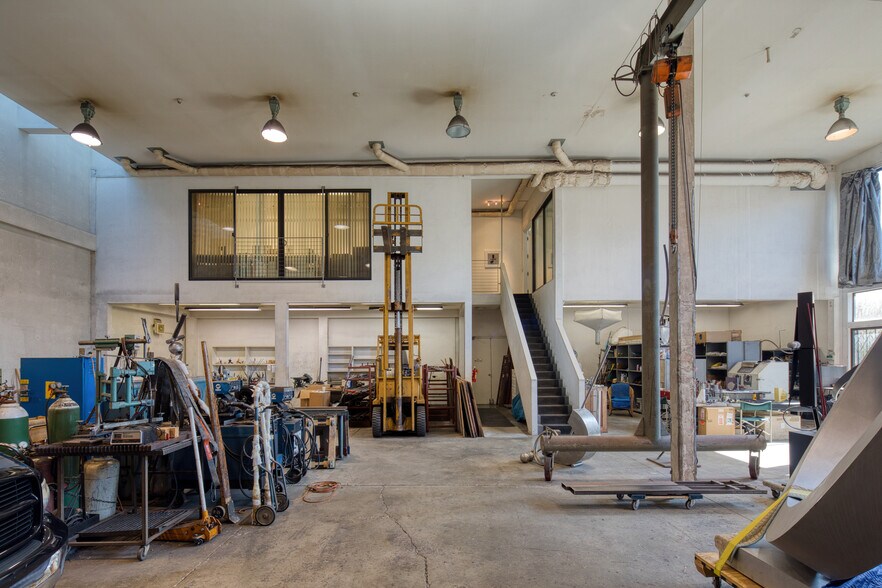 More Photos Of 250 Dore St, San Francisco Light Distribution For Sale