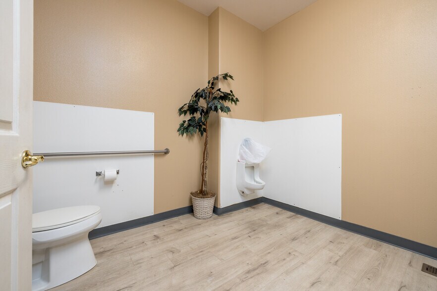 More Photos Of 2127 S Giddings St, Visalia Religious Facility For Sale