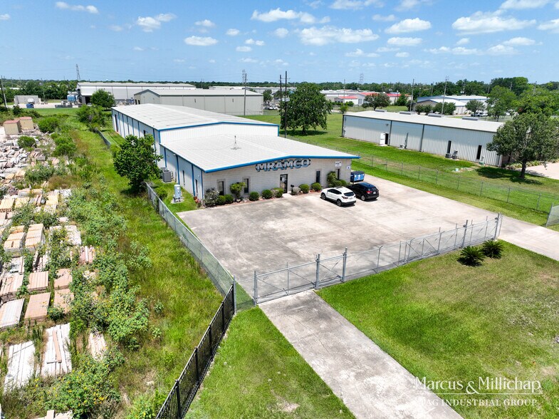 More Photos Of 15060 West Dr, Houston Manufacturing For Lease