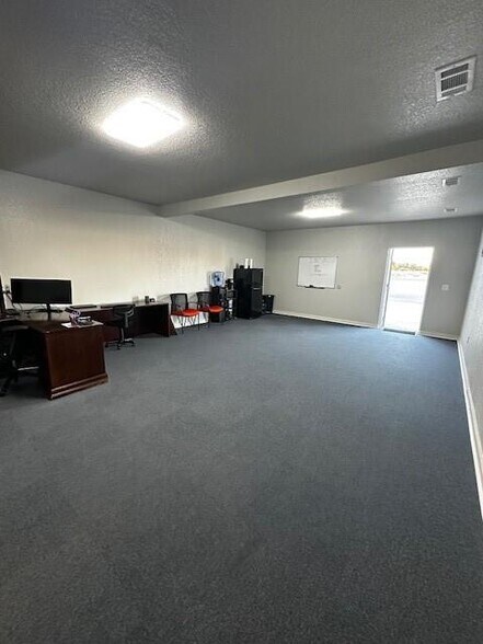 More Photos Of 2554 Highway 290 Hwy, Dripping Springs Warehouse For Lease