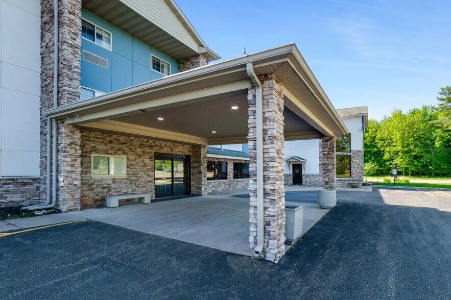 More Photos Of 5810 Schofield Ave, Weston Hotel For Sale