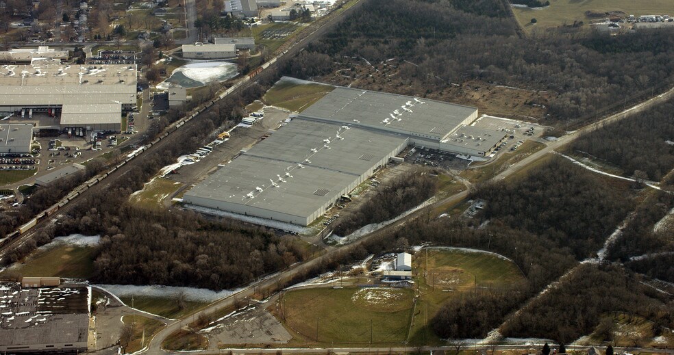 More Photos Of 13201 Arrington Rd, Grandview Manufacturing For Lease