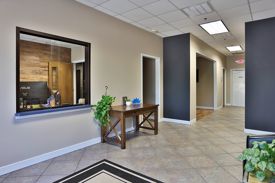 More Photos Of 1209-1215 N FM 3083 Rd E, Conroe Warehouse For Lease