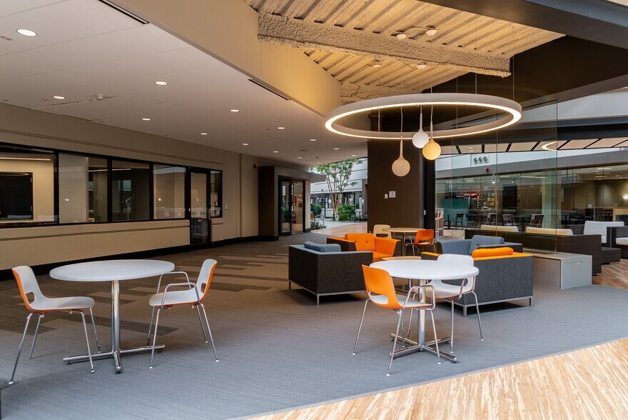 More Photos Of 26913 Northwestern Hwy, Southfield Medical For Lease