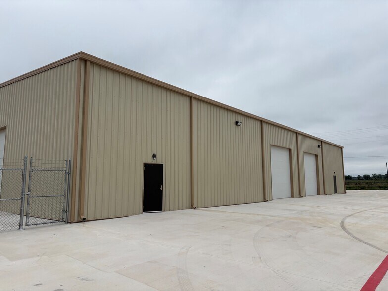 More Photos Of 764 Soechting Rd, New Braunfels Unknown For Lease