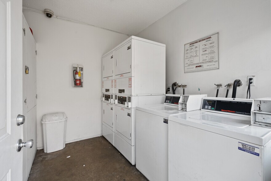 More Photos Of 19237 Bryant St, Northridge Apartments For Sale
