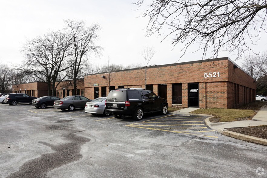 More Photos Of 5521 N Cumberland Ave, Chicago Office For Lease