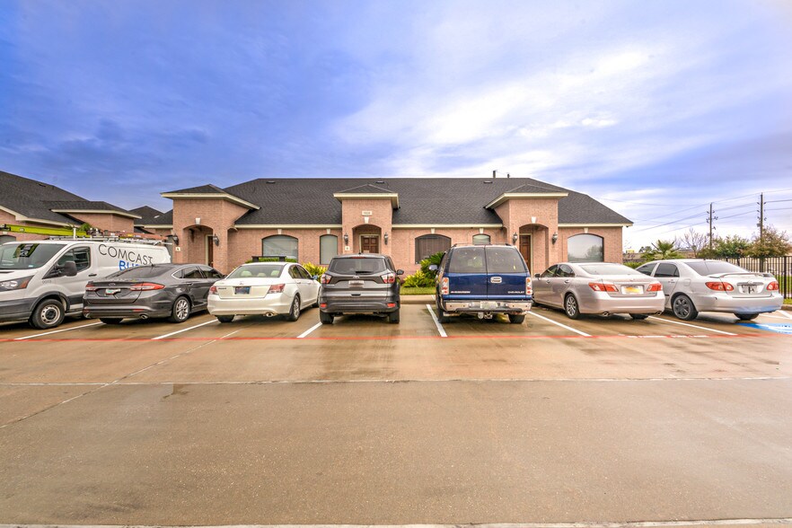 More Photos Of 1828 Snake River Rd, Katy Medical For Lease