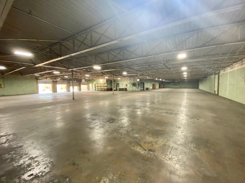 More Photos Of 318 Gidney St, Shelby Warehouse For Lease