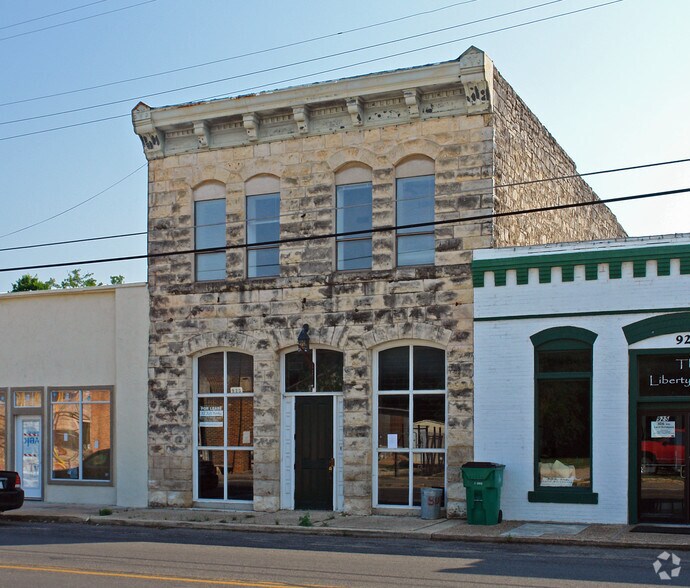 Primary Photo Of 923 Loop 332, Liberty Hill Storefront Retail Residential For Sale