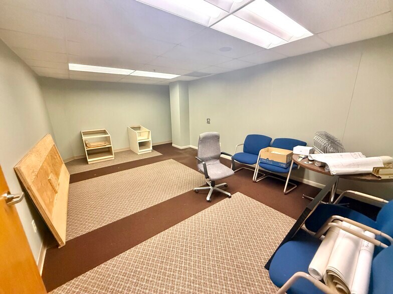 More Photos Of 200 E Lafayette St, Bloomington Service For Sale