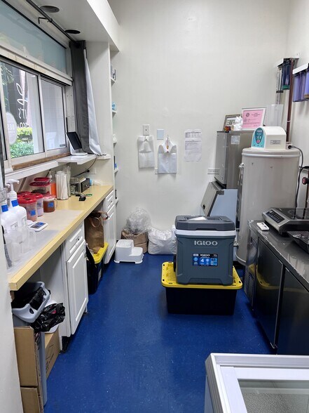 More Photos Of 1102 Bishop St, Honolulu Storefront For Lease