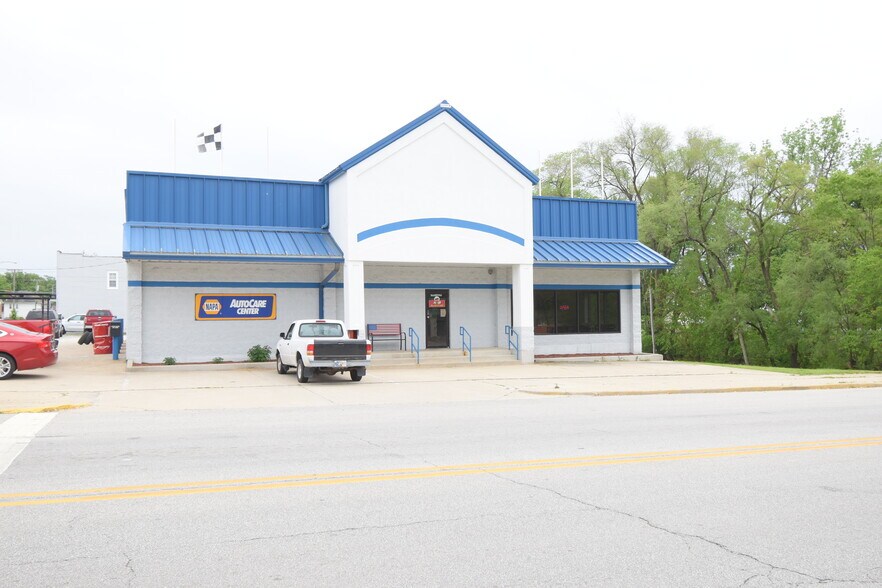 More Photos Of 300 Washington St, Rensselaer Auto Repair For Sale