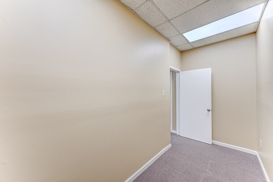 More Photos Of 14741 Pebble Bend Dr, Houston Loft Creative Space For Lease