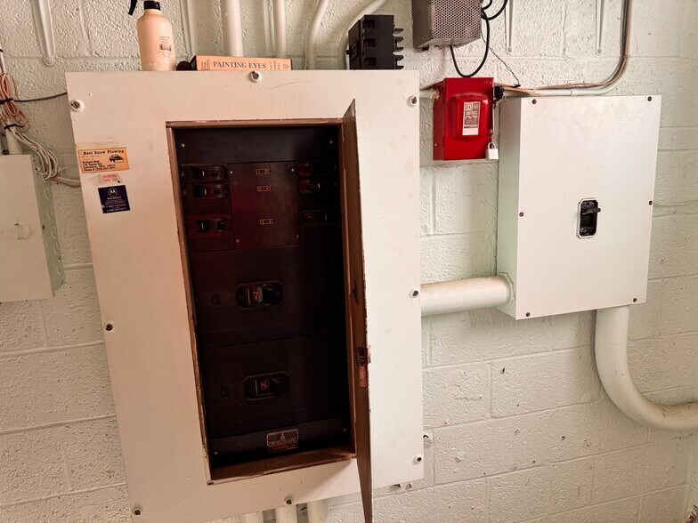 More Photos Of 618 Roswell NW Rd, Carrollton Healthcare For Sale