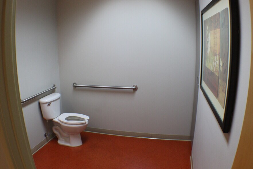 More Photos Of 3432 W Truman Blvd, Jefferson City Office For Sale