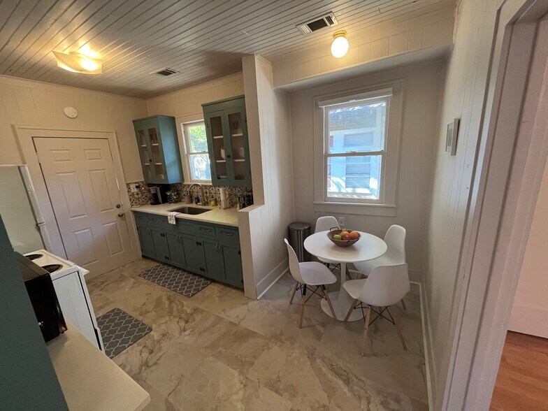 More Photos Of 605-607 W 9th St, Austin Office Residential For Lease