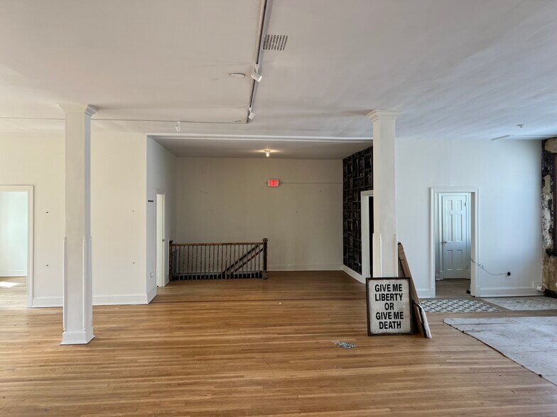 More Photos Of 4-10 E Grace St, Richmond Storefront Retail Office For Lease