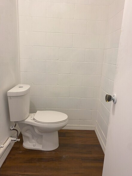 More Photos Of 3214-3218 Lenox Ave, Jacksonville Service For Lease