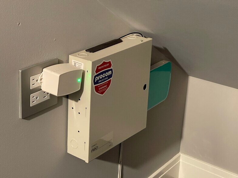 More Photos Of 2220 Ferry Rd, Naperville Showroom For Sale