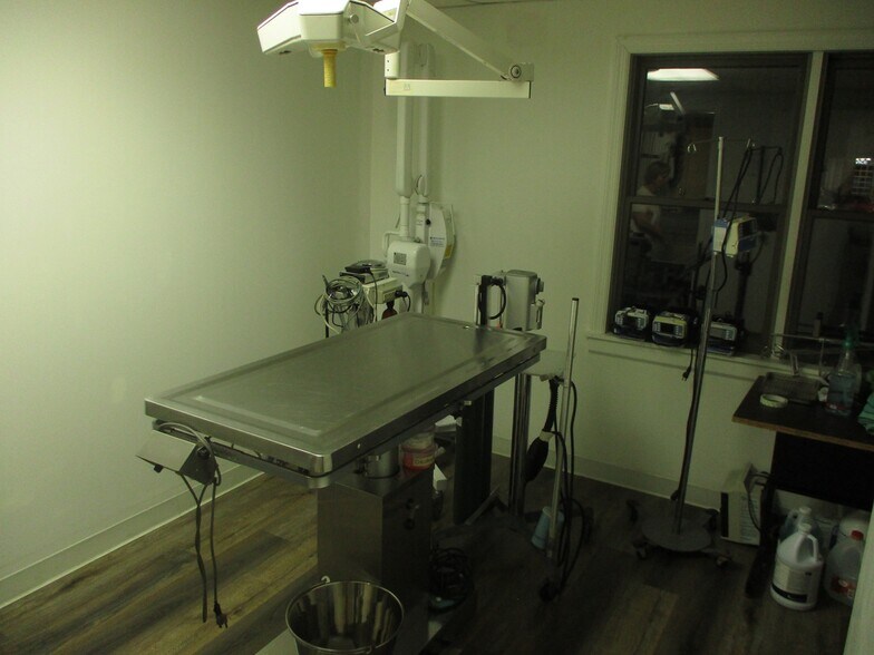 More Photos Of 729 Ridge Rd, Webster Veterinarian Kennel For Sale