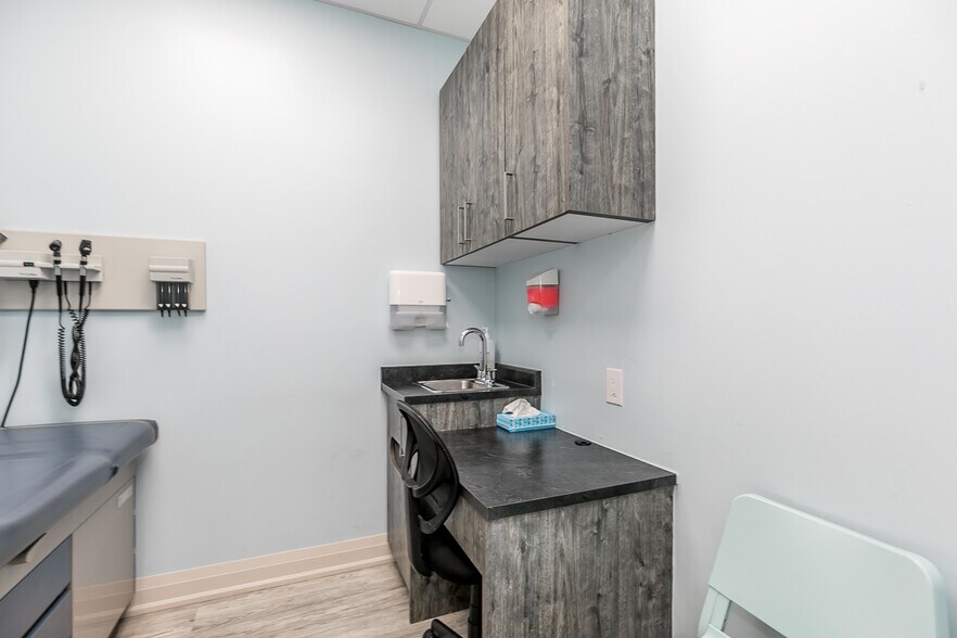 More Photos Of 50 Bur Oak Ave, Markham Storefront For Sale