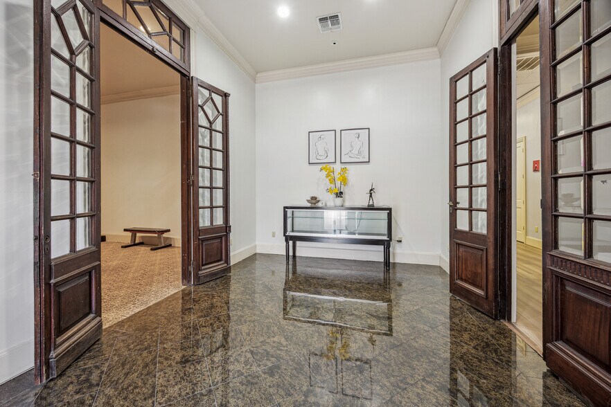 More Photos Of 5455 Dashwood Dr, Bellaire Medical For Lease