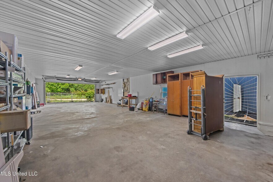 More Photos Of 2713 & 2717 15th Ave, Gulfport Light Distribution For Sale