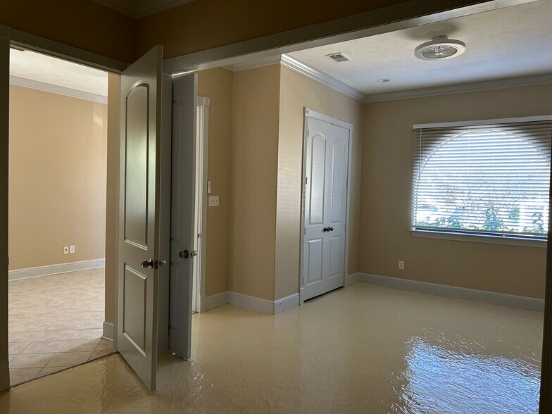 More Photos Of 12820 Willow Centre Dr, Houston Medical For Lease