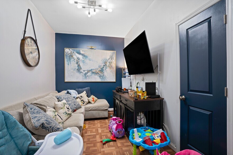 More Photos Of 1536 Gates Ave, Brooklyn Flex For Sale