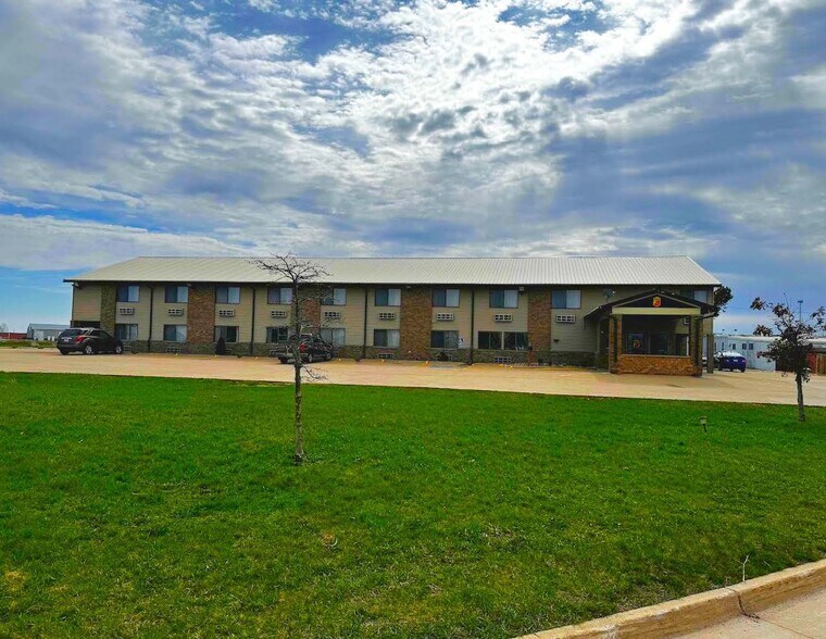 Primary Photo Of 207 W Gallup Rd, Jefferson Hotel For Sale