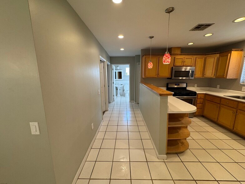 More Photos Of 2423 W Campbell Ave, Phoenix Warehouse For Lease