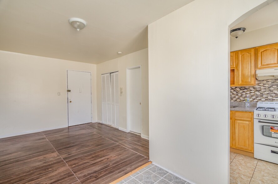 More Photos Of 9420 Albert Rd, Ozone Park Apartments For Sale