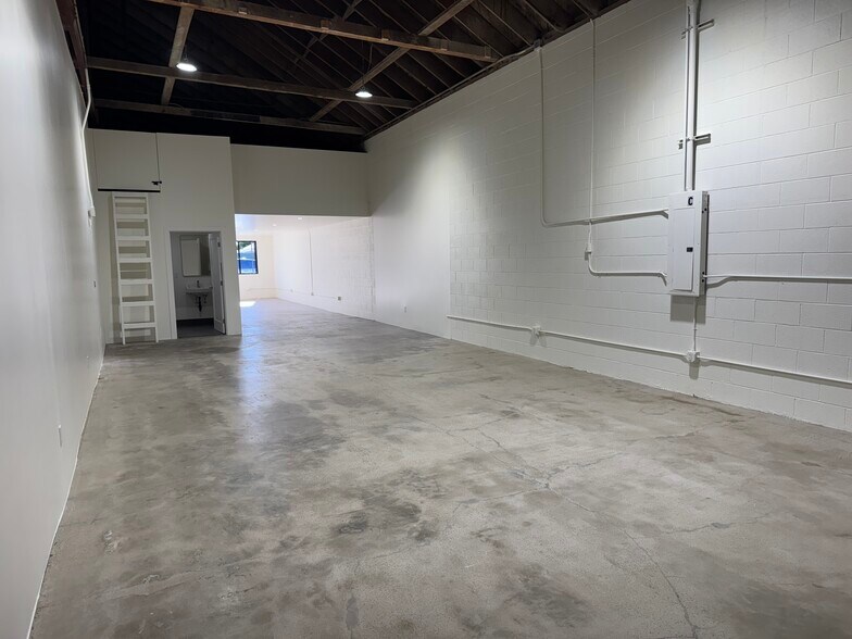 More Photos Of 1726 N Ventura Ave, Ventura Manufacturing For Lease