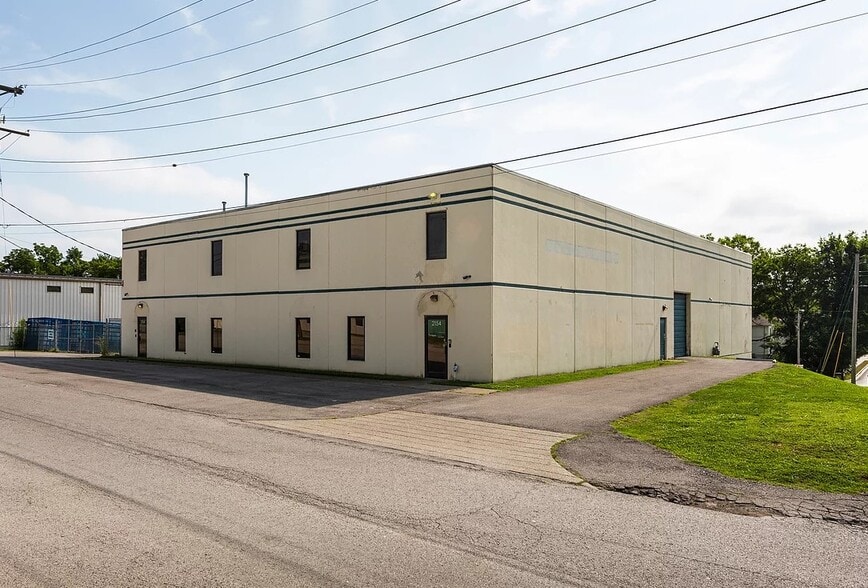 More Photos Of 2154 Utopia Ave, Nashville Warehouse For Lease