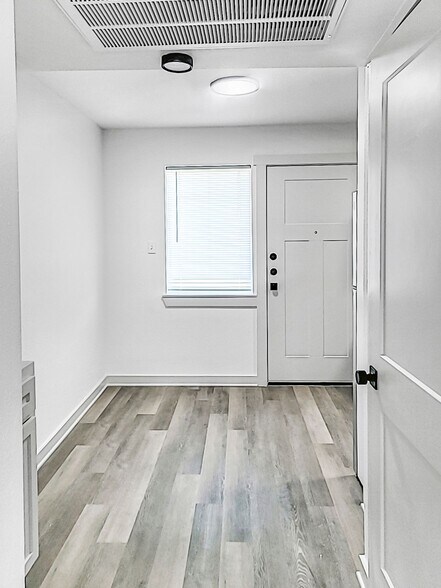 More Photos Of 2020 Cottonwood St, Beaumont Apartments For Sale