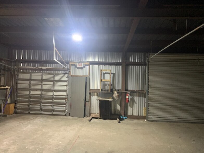 More Photos Of 5306 W Commerce St, Tampa Warehouse For Lease
