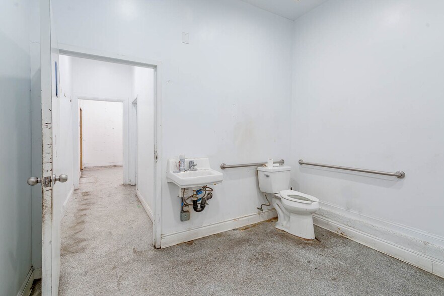 More Photos Of 180 S Alvarado St, Los Angeles Light Distribution For Lease