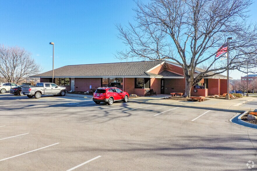 More Photos Of 11820-11830 Nicholas St, Omaha Office For Lease