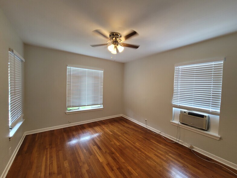 More Photos Of 340 Natalen Ave, San Antonio Multifamily For Sale