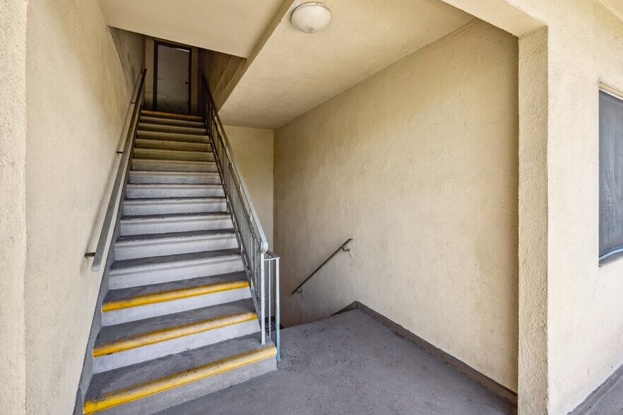 More Photos Of 5923 Carlton Way, Los Angeles Apartments For Sale