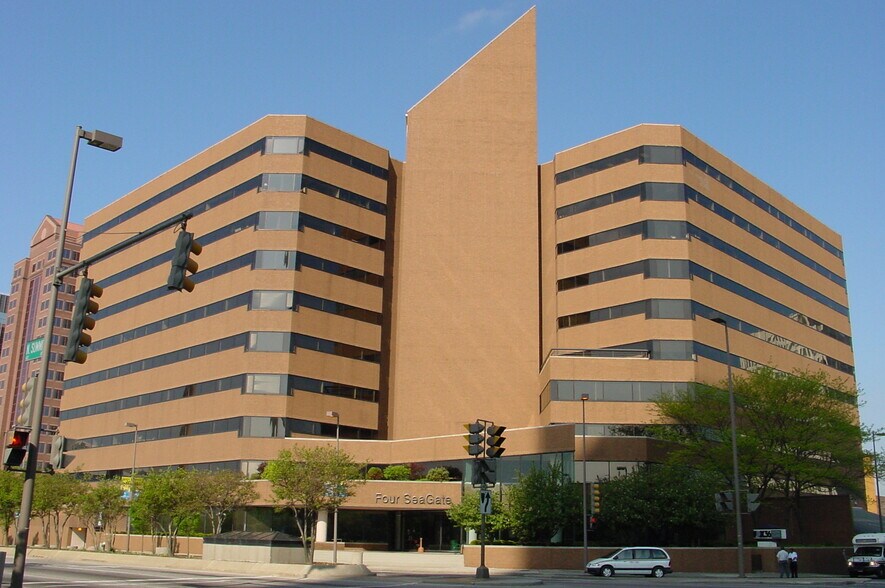 More Photos Of 433 N Summit St, Toledo Business Park For Lease