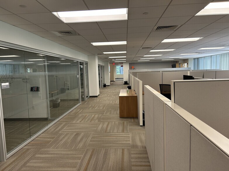 More Photos Of 100 Great Meadow Rd, Wethersfield Office For Lease