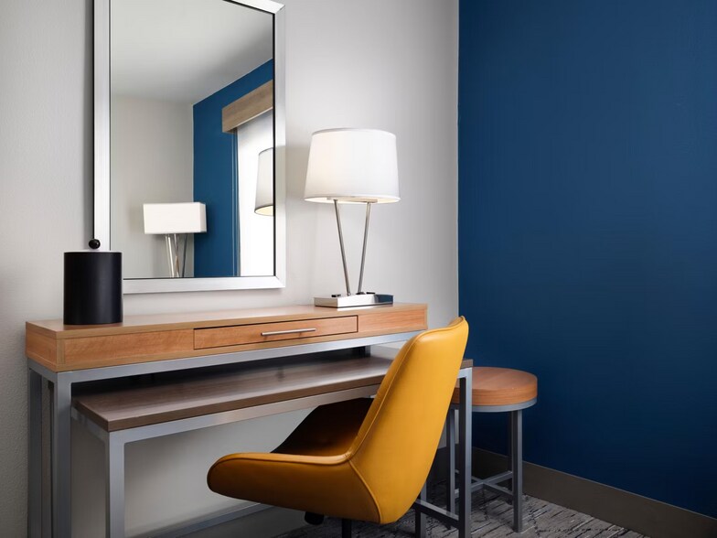 More Photos Of 110 James Dr E, Saint Rose Hotel For Sale