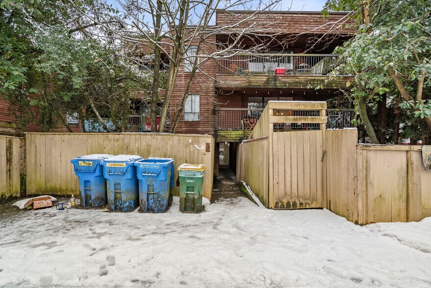 More Photos Of 1555 Graveley St, Vancouver Apartments For Sale