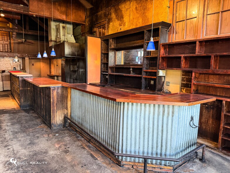 More Photos Of 242 SE Boulevard, Atlanta Restaurant For Sale