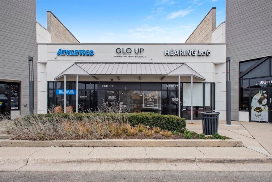More Photos Of 1600 W 16th St, Oak Brook Storefront For Sale