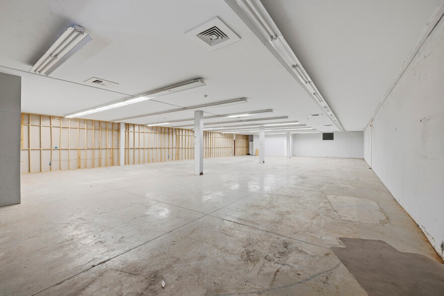 More Photos Of 966 Greensboro Rd, Eatonton Flex For Lease