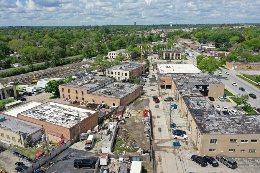 More Photos Of 9914 W Derby Ln, Westchester Flex For Sale